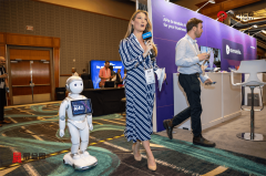 Ai4打形成最具代表性的人工智能取机械人使用嘉