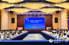 <b>鞭策立异链、财产链、资金链、人才链、政策链</b>